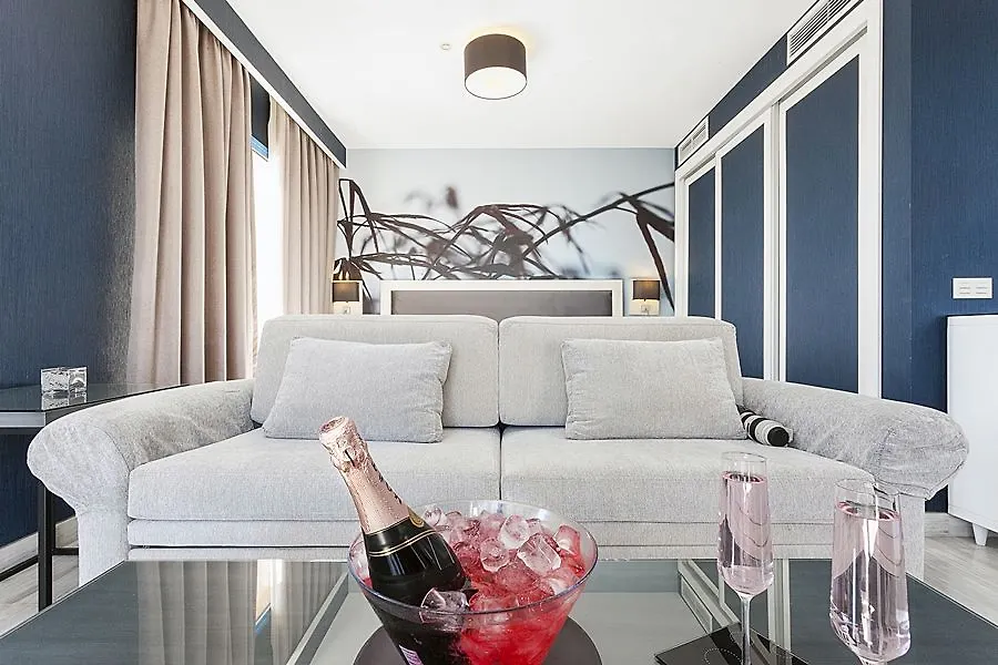 Hydros Hotel & Spa 贝纳尔马德纳