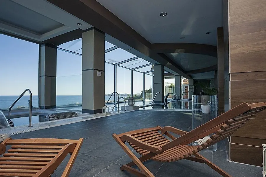 Hydros Hotel & Spa 贝纳尔马德纳
